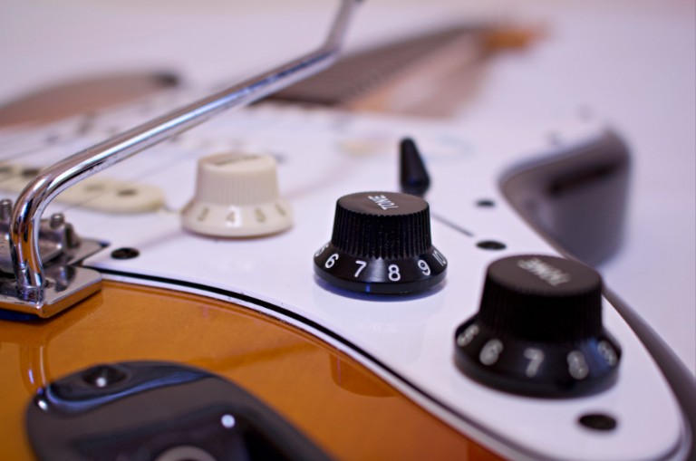 Close up pic of the knobs and selector switches on a Fender stratocaster