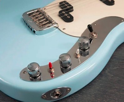 Cream blue G and L guitar side profile of knob and switch setup