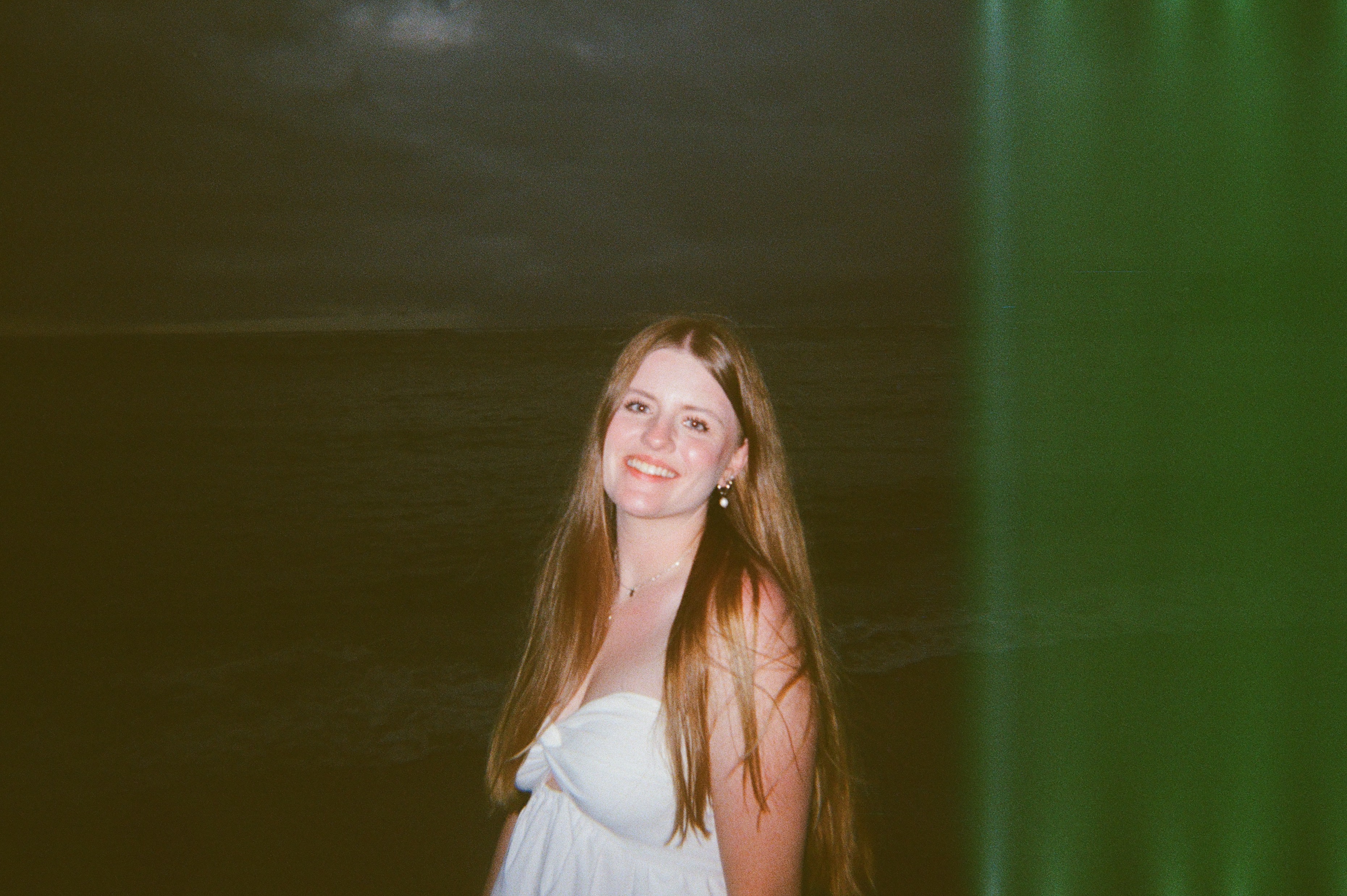Blonde woman in hawaii, green film stretch on the right side.