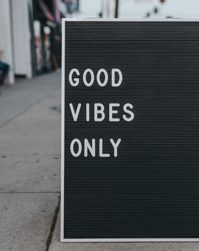 a fold-up street sign with the words 'good vibes only' written